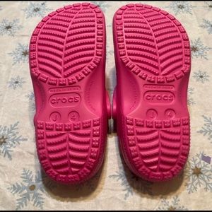 hot pink crocs